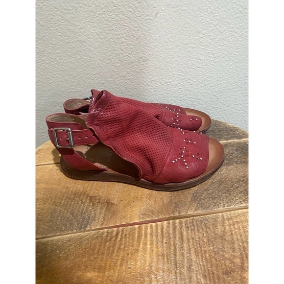 Miz Mooz Fifi Sandals Red Leather Studded Flats Women's Buckle Shoes size 6 (36) - Picture 1 of 11
